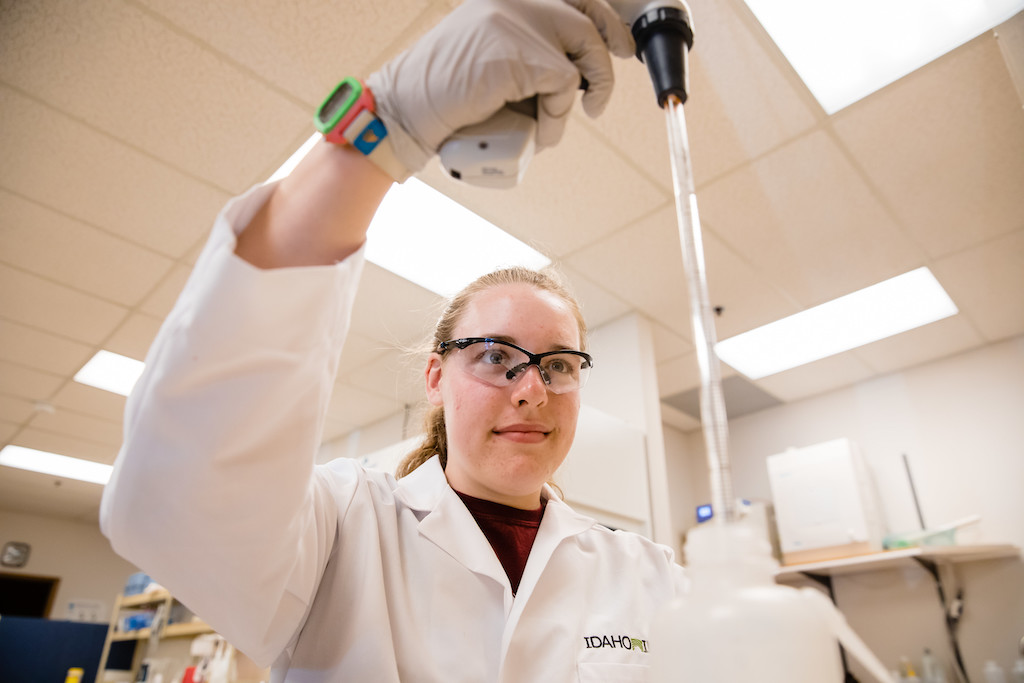 INBRE student Heidi Sellman working in a lab